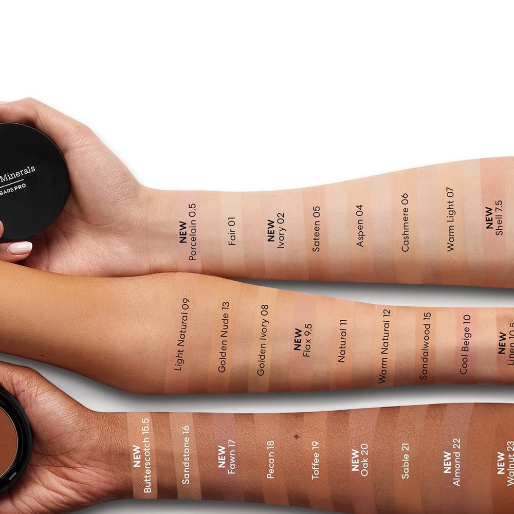BarePro Performance Wear Powder Foundation - Picture 4 of 9